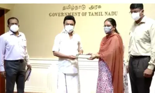 வீர மரணமடைந்த இராணுவ வீரர்களின் வாரிசுகளுக்கு தலா 20 லட்சம் ரூபாய், முதல்வர் ஸ்டாலின் வழங்கல்.