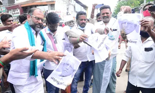 கும்பகோணத்தில் கர்நாடக முதல்வர் எடியூரப்பா உருவ பொம்மை எரிப்பு: 15 பேர் கைது