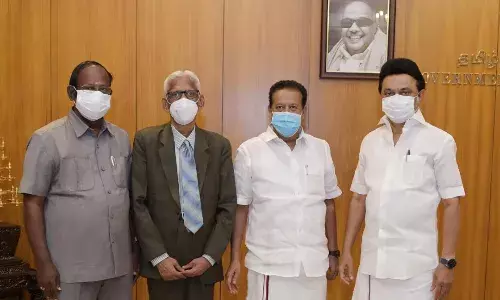தமிழ்நாடு மாநில உயர்கல்வி மன்றத்தின் நிர்வாகிகள் முதல்வரிடம் வாழ்த்து பெற்றனர்