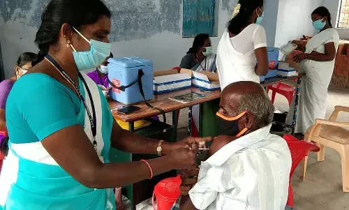 கொரோனா பரப்புகிறதா தடுப்பூசி முகாம்? சமூக ஆர்வலர்கள் கவலை