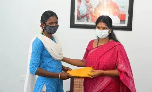 தூத்துக்குடி: சிலம்பம் சுற்றிய மணப்பெண்ணுக்கு கனிமொழி எம்பி வாழ்த்து!!