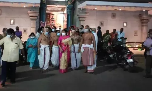 சங்கரமடத்தில் விஜயேந்திரரிடம் துர்காஸ்டாலின் ஆசி பெற்றார்