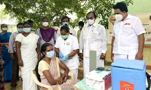 திருவண்ணாமலை அருகே கொரோனா தடுப்பூசி முகாமில்  துணைசபாநாயகர் ஆய்வு