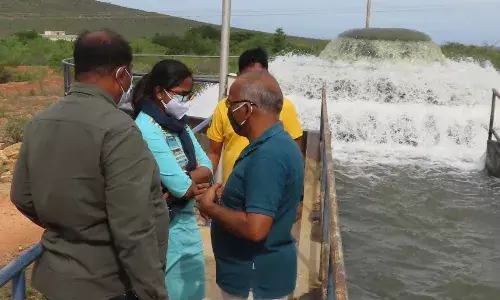 வல்லநாடு தலைமை நீரேற்று நிலையம் : மாநகராட்சி ஆணையர் சாருஸ்ரீ ஆய்வு.