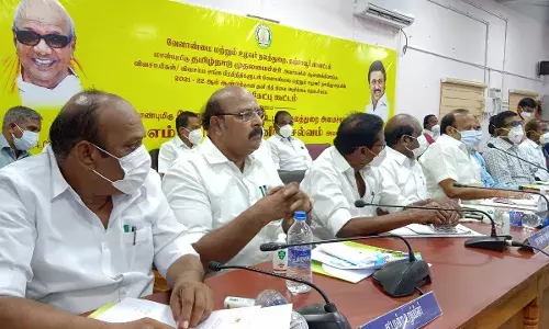 அமைச்சர் கூட்டத்தில் முககவசம் அணியாத எம்எல்ஏ