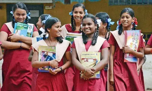 பள்ளிகளை திறக்க தமிழக அரசு முடிவு - ஆகஸ்ட் 15 ல் அறிவிப்பு வெளியாகும் என தகவல்
