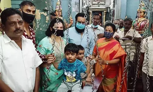 திருக்கருகாவூர் கர்ப்பரட்சாம்பிகை கோவிலில் சரத்குமார்,ராதிகா சாமி தரிசனம்
