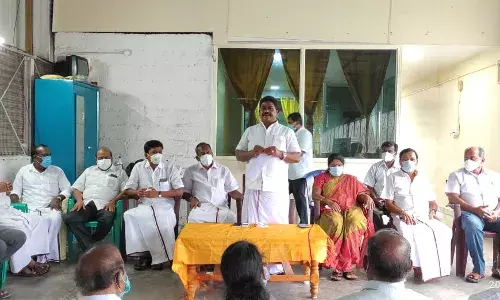 வேலூர் மேற்கு மாவட்ட திமுக அவசர செயற்குழு கூட்டம் ஜோலார்பேட்டையில் நடைபெற்றது