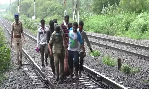ஆம்பூர் அருகே ரயில் முன் பாய்ந்து கல்லூரி மாணவன் தற்கொலை ரயில்வே போலீசார் விசாரணை