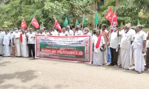 கர்நாடக அரசை கண்டித்து சிதம்பரத்தில் விவசாய சங்கம் ஆர்ப்பாட்டம்
