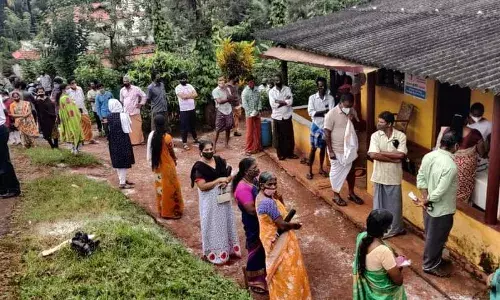 கூடலூர் அருகே கிராம பகுதிகளில் தடுப்பூசி முகாம்