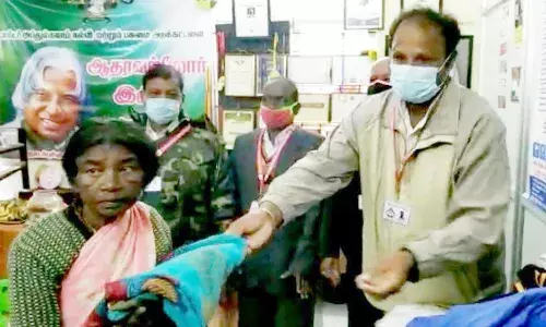 உதகையில் ஆதரவற்றோருக்கு உணவு உடைகள், அடைக்கல அறக்கட்டளை வழங்கல்