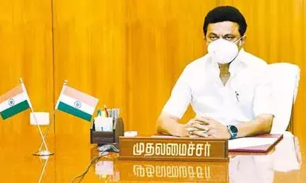 தமிழ் எழுத்துகளால் திருவள்ளுவர் ஓவியம் -முதல்வர் மு.க.ஸ்டாலின் பாராட்டு