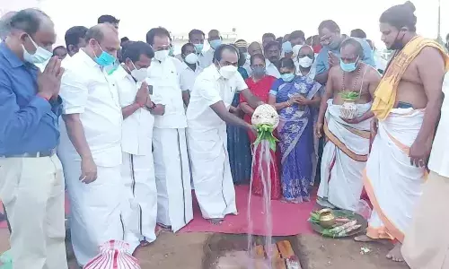 ஒலிம்பிக்கில் கலந்து கொள்ளும்  வீரர்களிடம் வாட்ஸ்அப்பில் பேசி வருகிறோம்: விளையாட்டுத்துறை அமைச்சர்