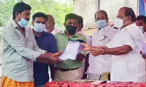 வேளாண் உபகரணங்களை உழவர் உற்பத்தியாளர் குழுக்களுக்கு வழங்கிய அமைச்சர்