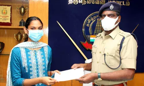 நெல்லை:பொதுத்தேர்வில் அதிக மதிப்பெண் பெற்ற காவலர்களின் குழந்தைகளுக்கு எஸ்பி மணிவண்ணன் பாராட்டு