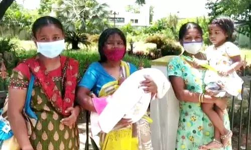 செவிலியர் தாக்கியதாக கூறி கைக்குழந்தையுடன் கலெக்டர் ஆபீஸ் வந்த பெண்