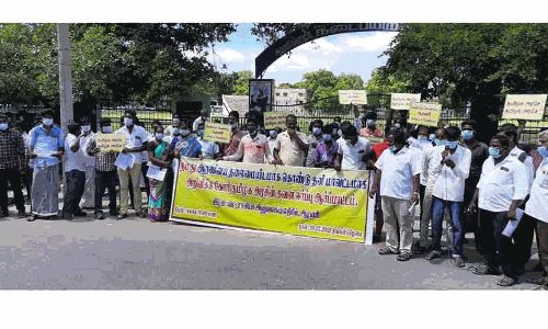 ஆரணியை தலைமையிடமாக கொண்டு புதிய மாவட்டம் அறிவிக்கக்கோரி ஆர்ப்பாட்டம் ஆரணியை தலைமையிடமாக கொண்டு புதிய மாவட்டம் அறிவிக்கக்கோரி ஆர்ப்பாட்டம்
