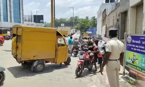 சேலத்தில் அமைச்சர் நிகழ்ச்சியால் வாகன ஓட்டிகள் அவதி