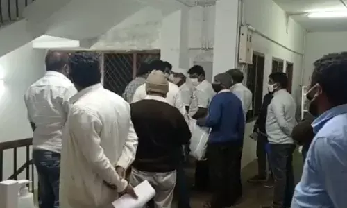 கோத்தகிரியில் லஞ்ச ஒழிப்புத்துறை அதிகாரிகள் அதிரடியாக சோதனை