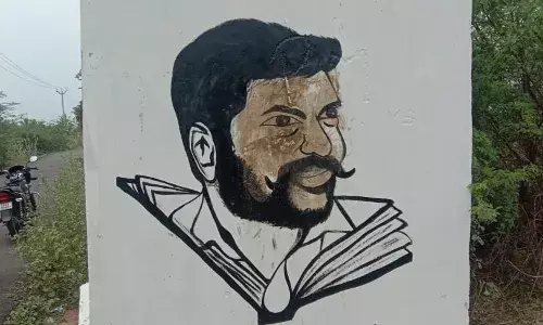 திருமாவளவன் படத்திற்கு சாணம் பூசிய மர்ம நபர்களுக்கு  போலீசார் வலைவீச்சு
