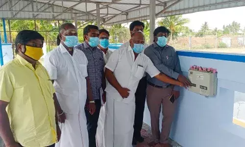 பவானி காலிங்கராயன் அணைக்கட்டில் இருந்து தண்ணீர் திறப்பு பவானி காலிங்கராயன் அணைக்கட்டில் இருந்து தண்ணீர் திறப்பு