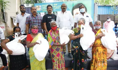 கொரோனா காலத்தில் பாதிக்கப்பட்ட ஏழை மாணவ மாணவிகளுக்கு கல்வி உதவி தொகை