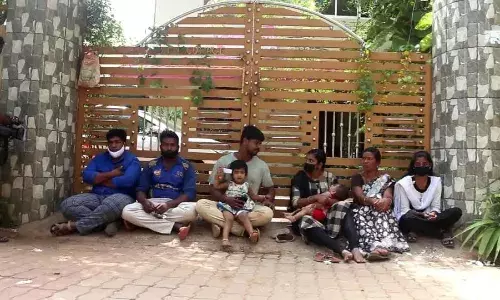 வேலை வாங்கி தருவதாக கூறி பண மோசடி முன்னாள் தலைவர் வீடு முற்றுகை