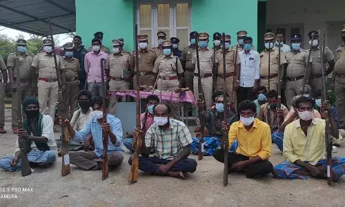 தனிப்படை காவல்துறையினர் அதிரடி சோதனை: கள்ளத் துப்பாக்கி வைத்திருந்தவர்கள் கைது