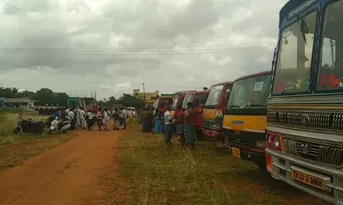 தென்காசி மாவட்டத்தில் டிப்பர் லாரிகள் ஸ்டிரைக்