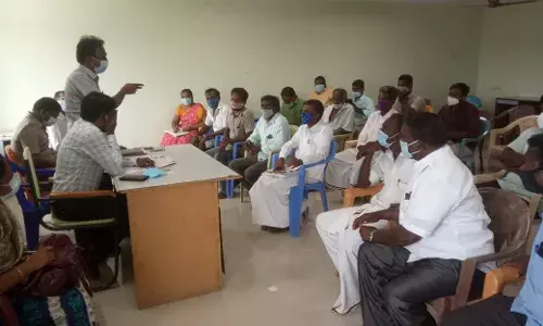 வட்டாட்சியர் சமாதானம் செய்ததால்  போராட்டம் ஒத்திவைக்கப்பட்டது