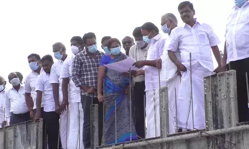 கோபி அருகே கட்டப்பட்டு வரும் புதிய தடுப்பணைகள் :  எம்எல்ஏ ஆய்வு