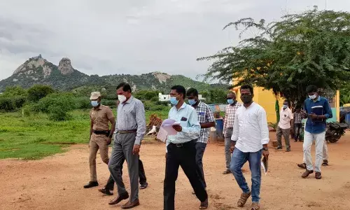சோளிங்கரில் மாவட்ட ஆட்சியர் கிளாட்ஸ்டன் புஷ்பராஜ் ஆய்வு .