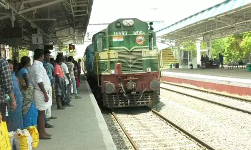 இராமேஸ்வரம்-மதுரை  மீண்டும் ரயில் சேவை தொடங்க இராமநாதபுரம் மாவட்ட மக்கள், வணிகர்கள் கோரிக்கை இராமேஸ்வரம்-மதுரை  மீண்டும் ரயில் சேவை தொடங்க இராமநாதபுரம் மாவட்ட மக்கள், வணிகர்கள் கோரிக்கை