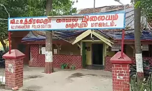 உத்திரமேரூரில் வழிப்பறி , கொள்ளையர்கள் 2 பேர் கைது, 3 பேரை தேடுது போலீஸ்
