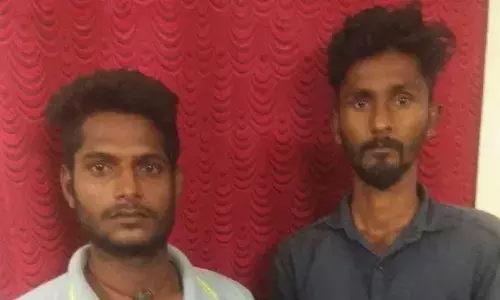 மாமன்டூரில் தனியார் நிலத்தில் அனுமதியின்றி மணல் கடத்திய வாலிபர்கள் கைது.
