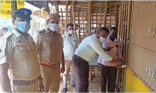 வடலூரில் குட்கா விற்பனை செய்த கடைகளுக்கு சீல் -  வட்டாட்சியர் அதிரடி