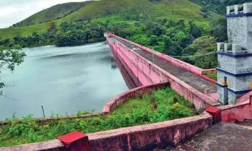பெரியாறு அணையின்  நீர் மட்டம் கடந்த மூன்று நாளில் ஐந்து அடி உயர்ந்தது பெரியாறு அணையின்  நீர் மட்டம் கடந்த மூன்று நாளில் ஐந்து அடி உயர்ந்தது