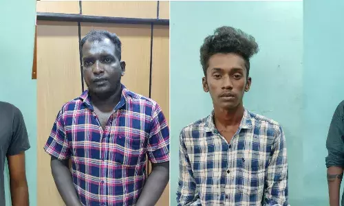 கும்பகோணத்தில் ஒஎல்எக்ஸ் மூலம் வாகனம் விற்பதாக கூறி நூதன கொள்ளை: 4 பேர் கைது கும்பகோணத்தில் ஒஎல்எக்ஸ் மூலம் வாகனம் விற்பதாக கூறி நூதன கொள்ளை: 4 பேர் கைது