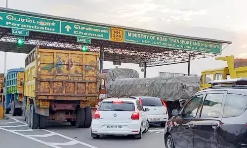 பெரம்பலூர்-அரியலூர் சாலையில் புதிதாக திறக்கப்பட்ட சுங்கச்சாவடி முற்றுகை