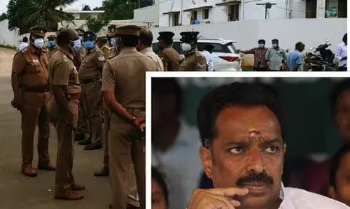 முன்னாள் அதிமுக அமைச்சர் மீது லஞ்ச ஒழிப்பு போலீசார் வழக்கு பதிவு