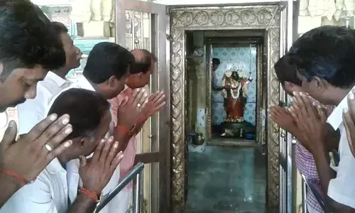 பாமக நிறுவன தலைவர் ராமதாஸ் பிறந்தநாளை முன்னிட்டு சிறப்பு அபிஷேகம்