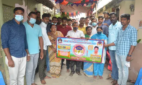 இறந்த போலீசார் குடும்பங்களுக்கு  சக காவலர்கள் ரூ. 29 லட்சம் நிதியுதவி