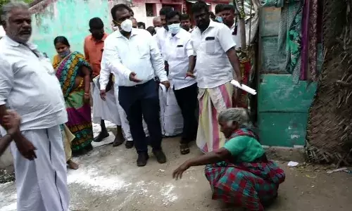 வீடு கேட்டு,  காலில் விழுந்த மூதாட்டிக்கு  மதுரை மாவட்ட ஆட்சியர் உதவி