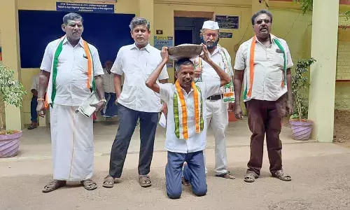 கொள்முதல் செய்த உளுந்துக்கு பணம் தர மறுக்கும் நிறுவனத்தைக்  கண்டித்து    காங்கிரஸார் ஆர்ப்பாட்டம்