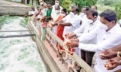 கிருஷ்ணகிரி அணையில் இருந்து  முதல்போக பாசனத்திற்காக தண்ணீர் திறப்பு