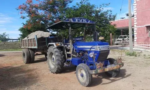 உளுந்தூர்பேட்டை அருகே மணல் கடத்திய டிராக்டர் மற்றும் ஜேசிபி பறிமுதல்