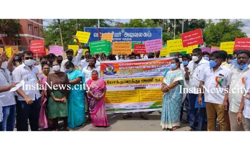 பல்வேறு கோரிக்கைகளை வலியுறுத்தி, வாகன ஓட்டுநர்கள் ஆர்ப்பாட்டம்