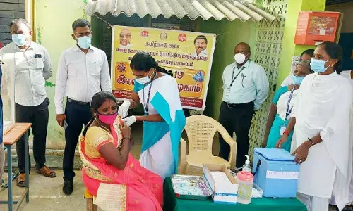 தடுப்பூசி செலுத்தும் முகாமினை மாவட்ட ஆட்சியர் ஆய்வு செய்தார்