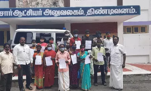 இருளர் இன சாதி சான்றிதழ் கேட்டு சார் ஆட்சியரிடம் கோரிக்கை மனு